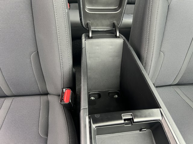 Vehicle image 23 of 34