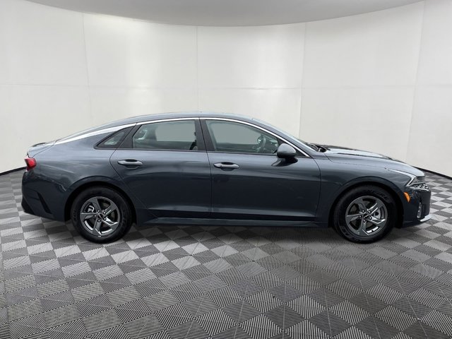 Vehicle image 4 of 34