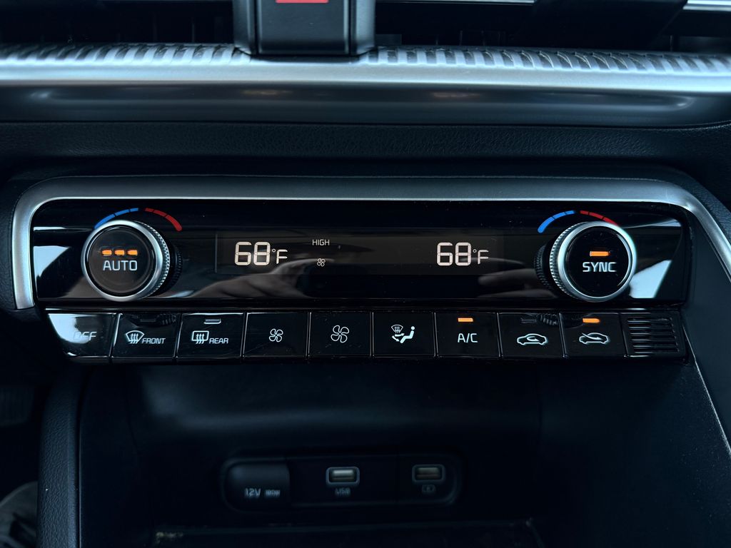 Vehicle image 36 of 40