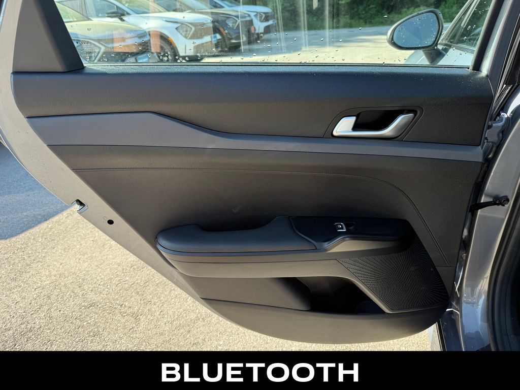 Vehicle image 15 of 40