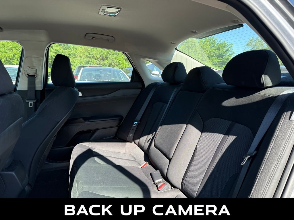 Vehicle image 16 of 40