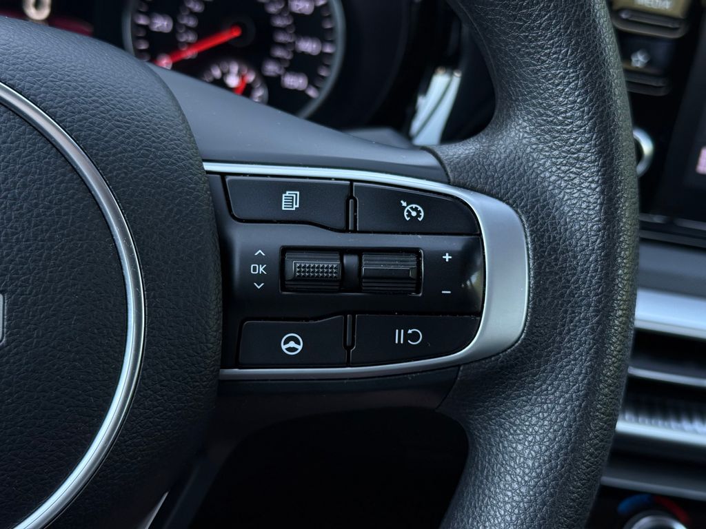 Vehicle image 29 of 40