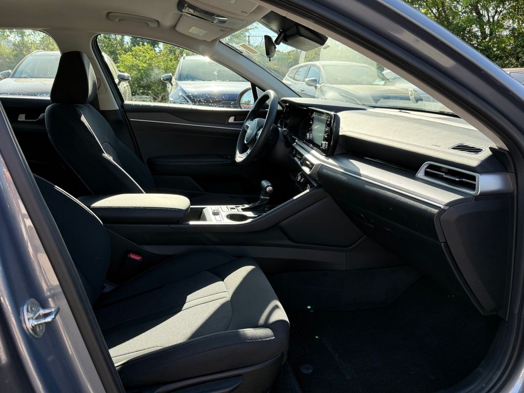 Vehicle image 20 of 40