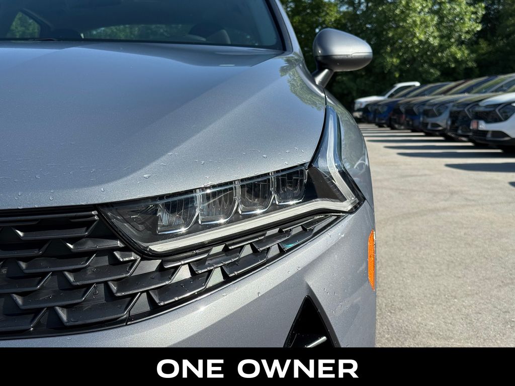 Vehicle image 11 of 40