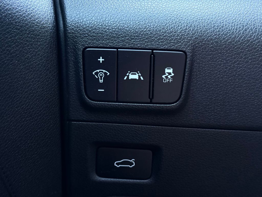 Vehicle image 23 of 40