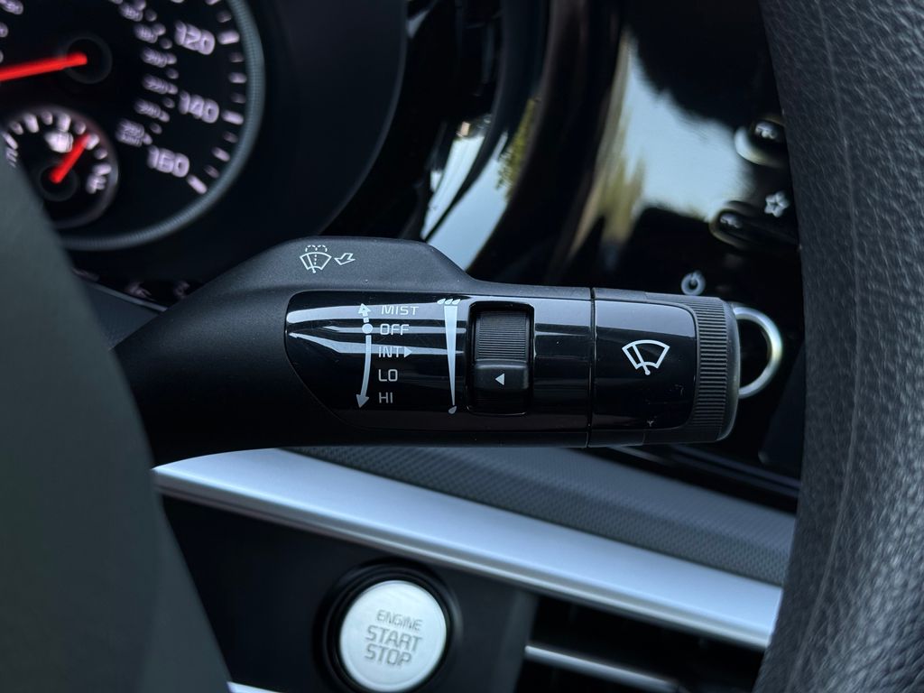 Vehicle image 27 of 40