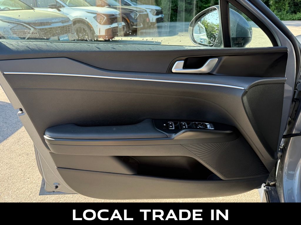 Vehicle image 13 of 40