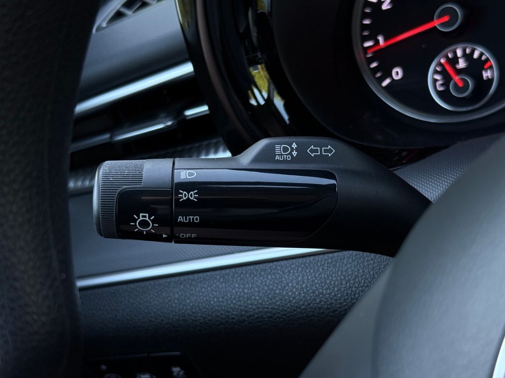 Vehicle image 26 of 40