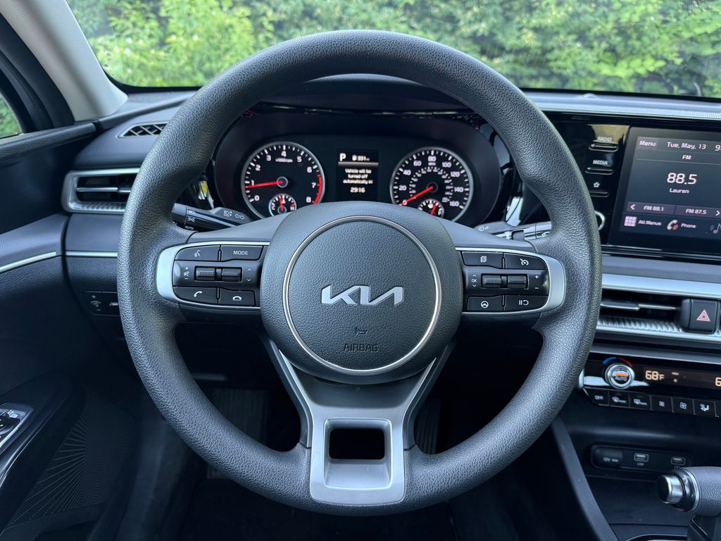 Vehicle image 25 of 40