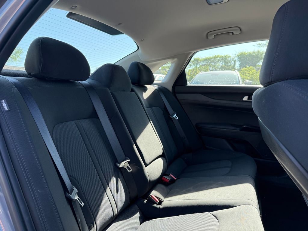 Vehicle image 18 of 40