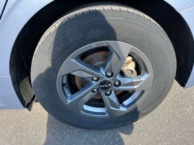 Vehicle image 25 of 41