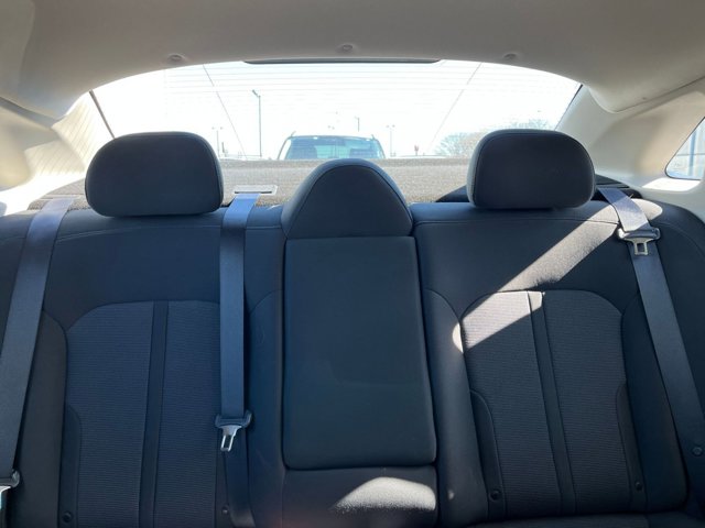 Vehicle image 33 of 41
