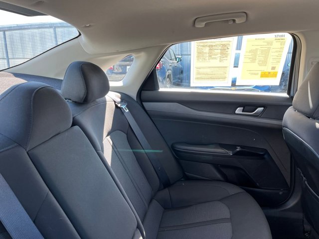 Vehicle image 32 of 41