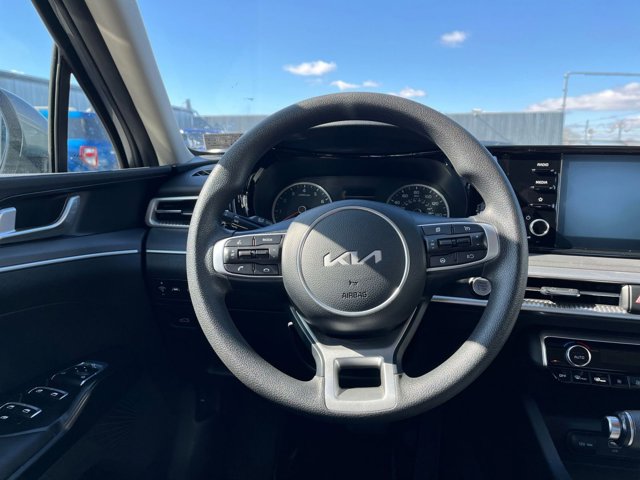 Vehicle image 23 of 41