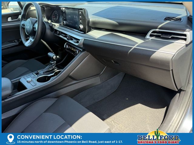 Vehicle image 32 of 37