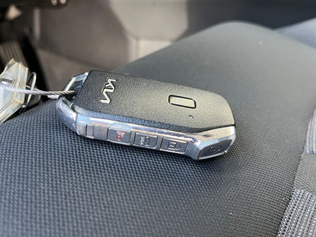 Vehicle image 21 of 44