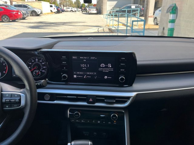 Vehicle image 17 of 44