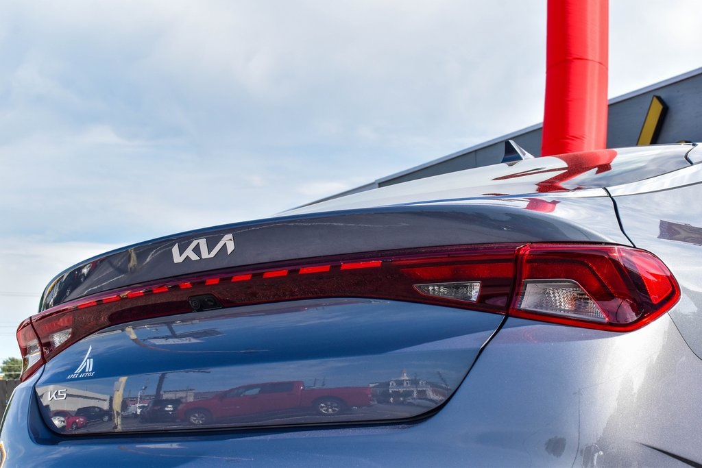 Vehicle image 13 of 33