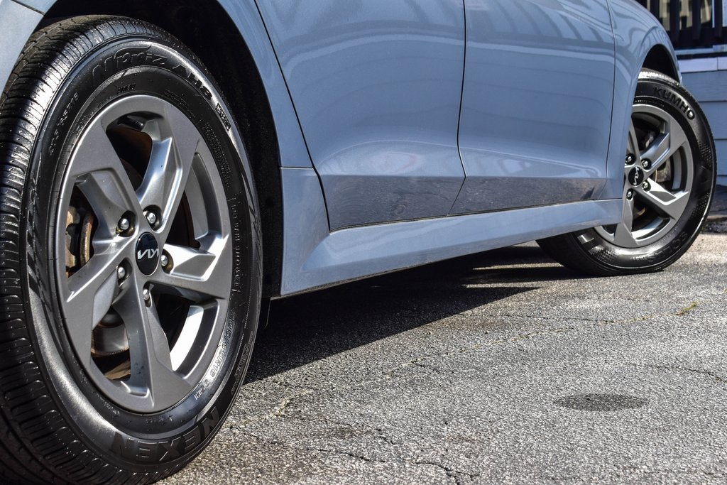 Vehicle image 14 of 33