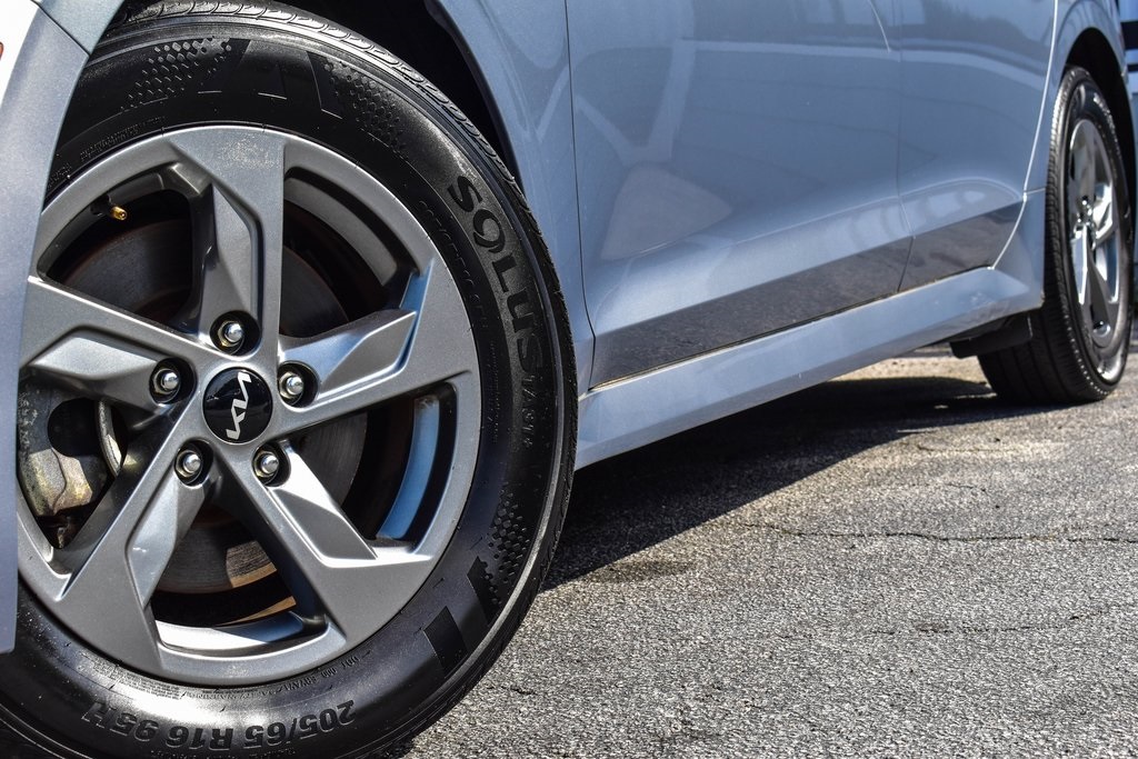 Vehicle image 10 of 33