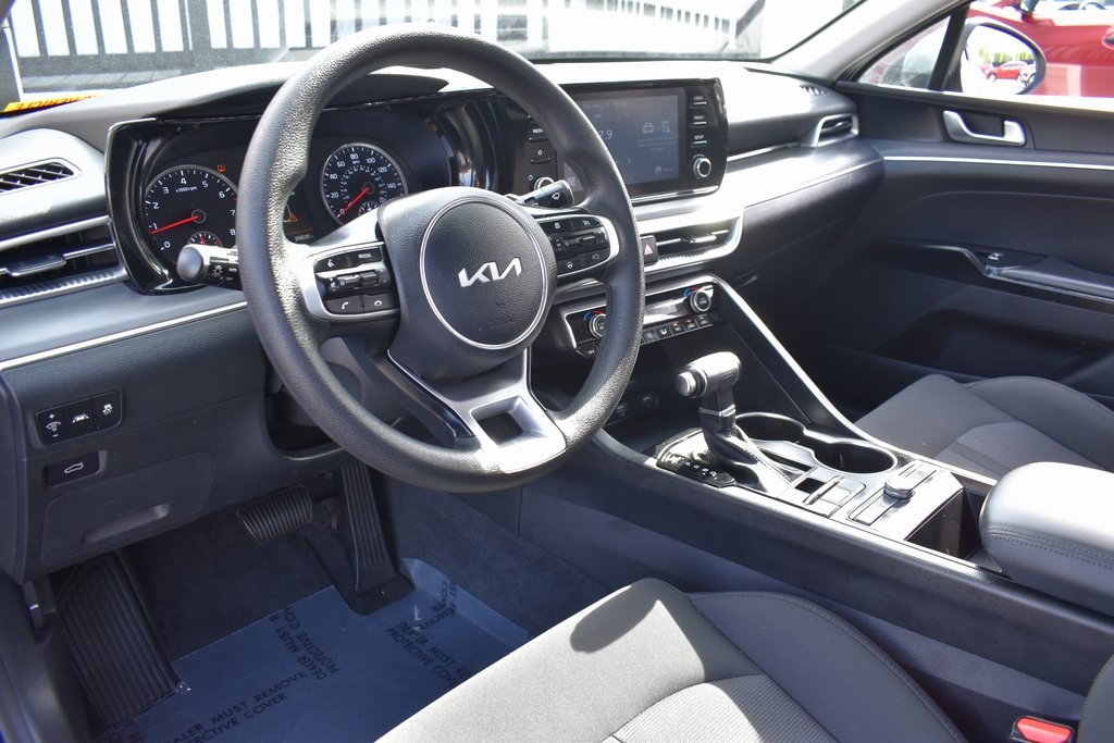 Vehicle image 23 of 33