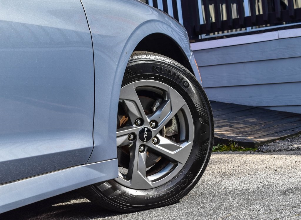 Vehicle image 15 of 33