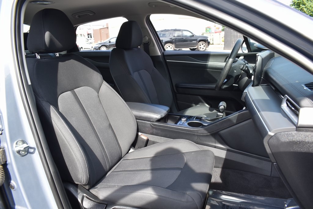 Vehicle image 27 of 33