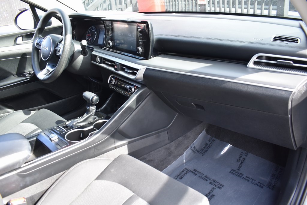 Vehicle image 28 of 33
