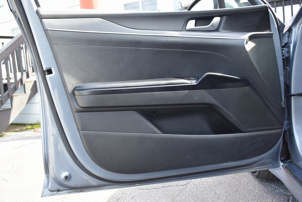 Vehicle image 22 of 33