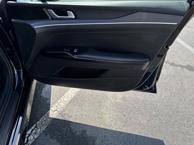 Vehicle image 14 of 32