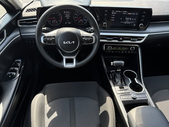 Vehicle image 23 of 32