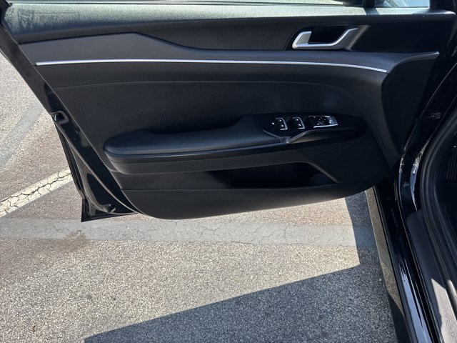 Vehicle image 10 of 32