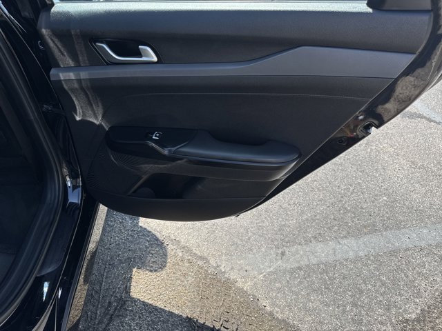 Vehicle image 16 of 32