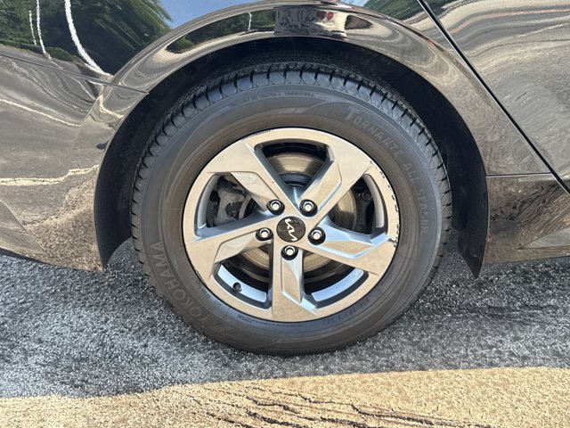 Vehicle image 17 of 32
