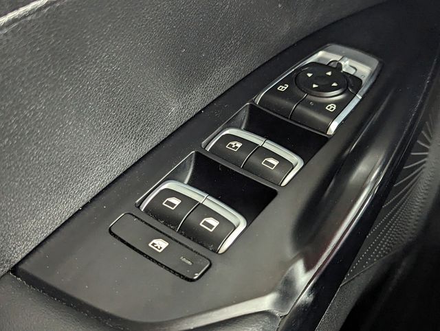 Vehicle image 21 of 26