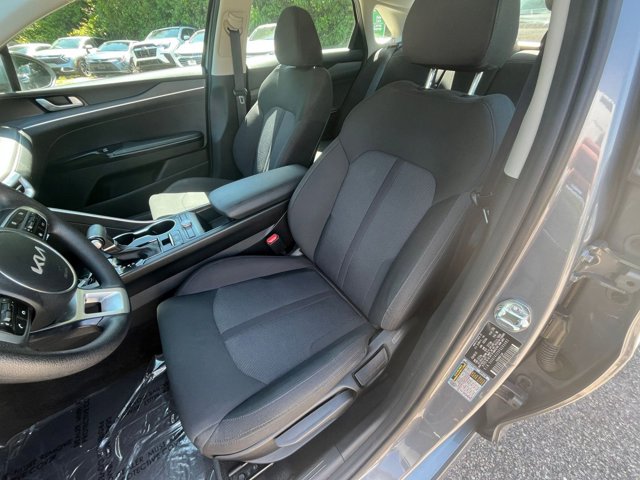 Vehicle image 25 of 31