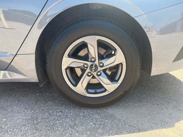 Vehicle image 19 of 31
