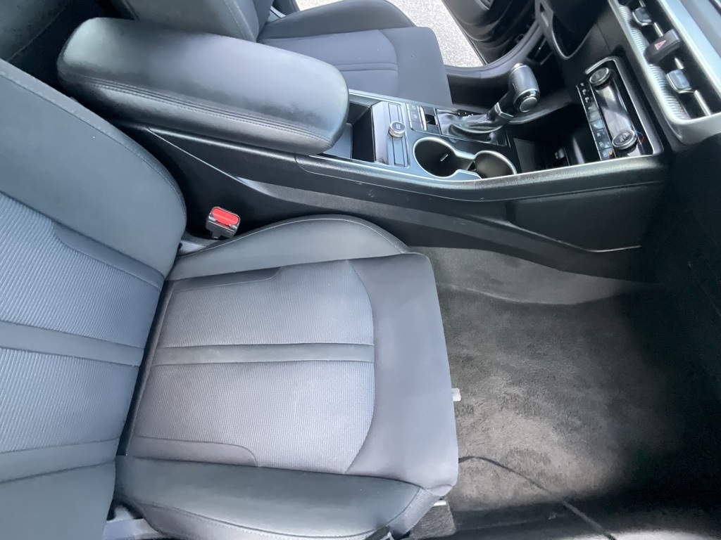 Vehicle image 27 of 35