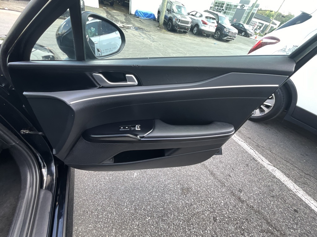 Vehicle image 31 of 35