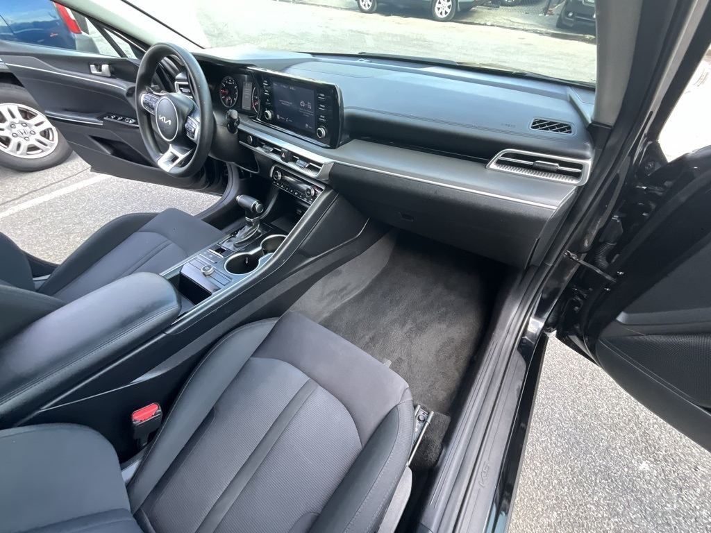 Vehicle image 32 of 35