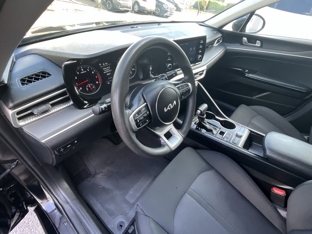 Vehicle image 14 of 35