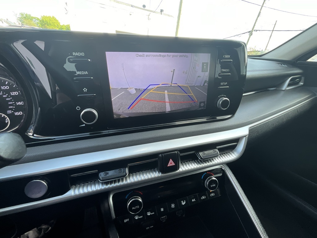 Vehicle image 19 of 35