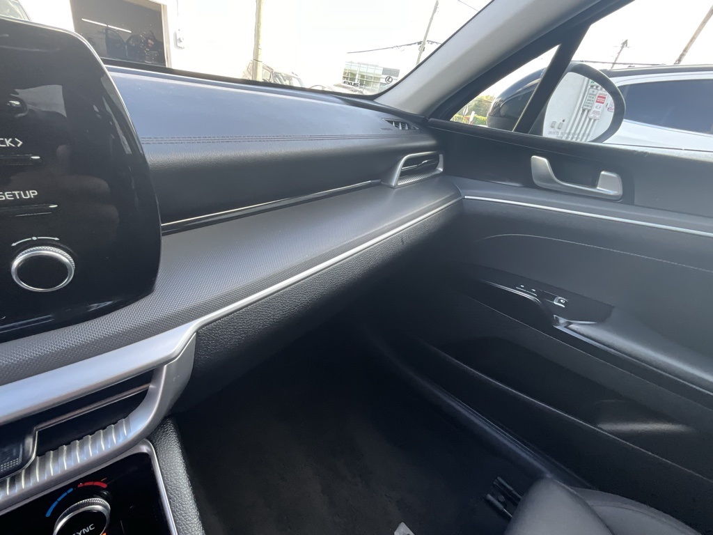 Vehicle image 23 of 35
