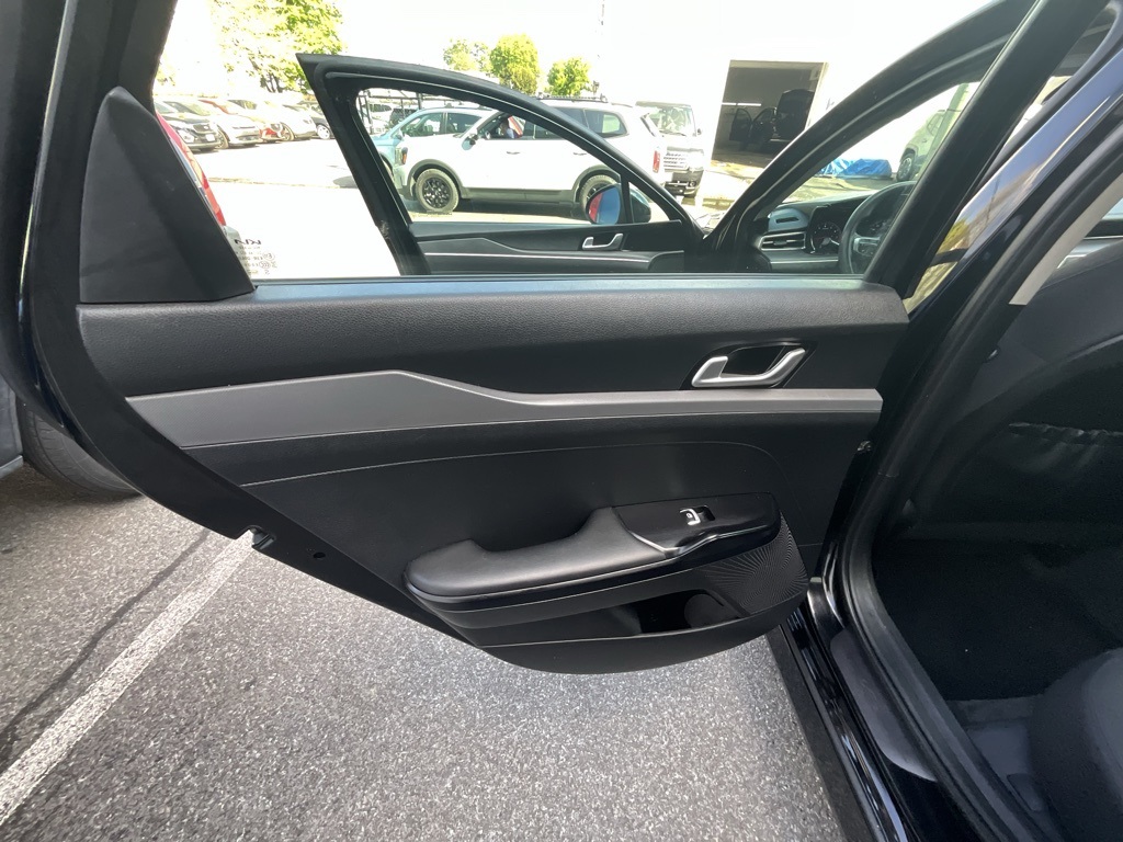 Vehicle image 21 of 35