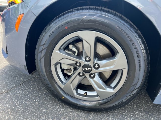 Vehicle image 12 of 31