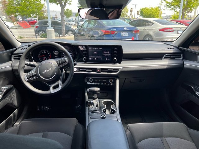 Vehicle image 17 of 31