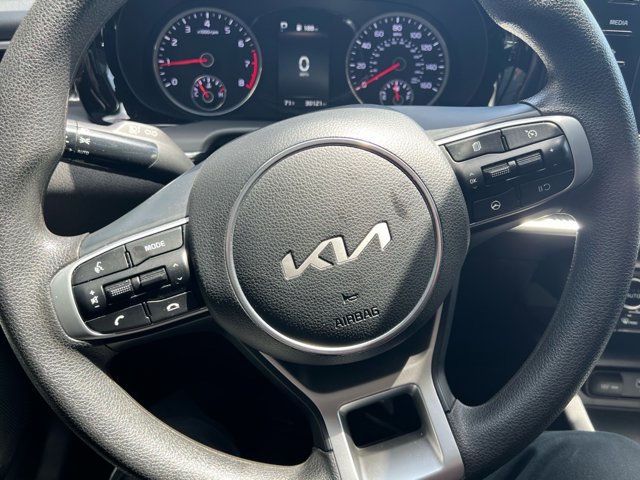 Vehicle image 21 of 31