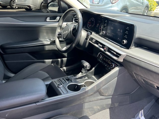 Vehicle image 19 of 31
