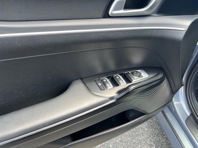 Vehicle image 27 of 31