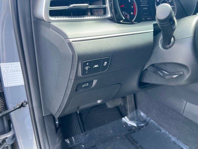 Vehicle image 14 of 31